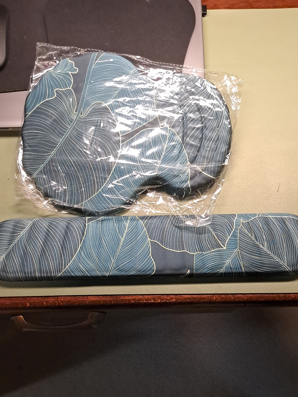 Blue Leaf Print Wrist and Mouse Pad Set